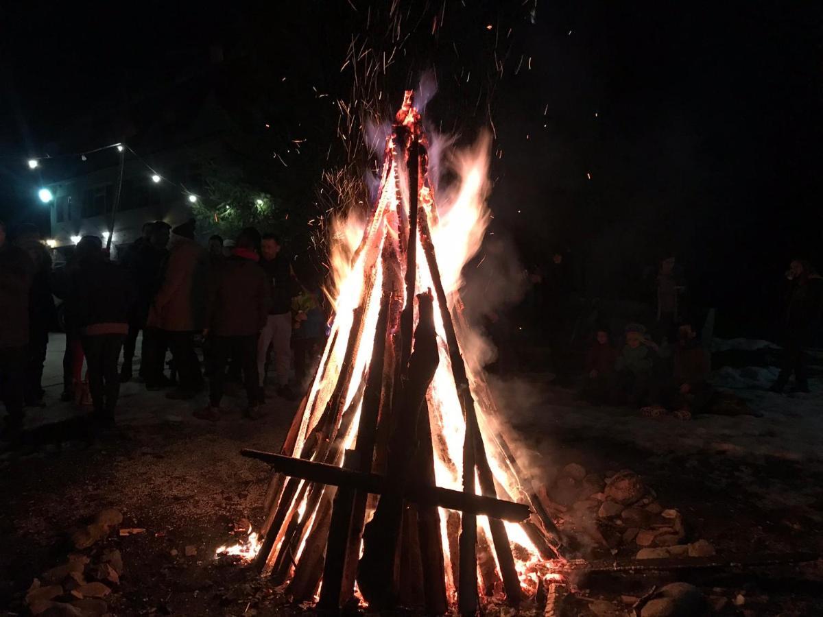 Complexul Turistic Cheile Butii Ξενοδοχείο Cîmpu lui Neag Εξωτερικό φωτογραφία