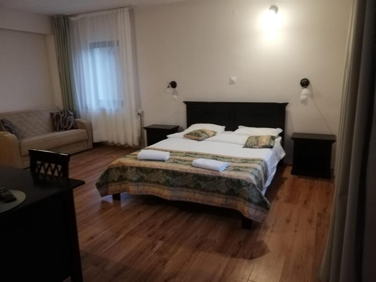Complexul Turistic Cheile Butii Ξενοδοχείο Cîmpu lui Neag Εξωτερικό φωτογραφία