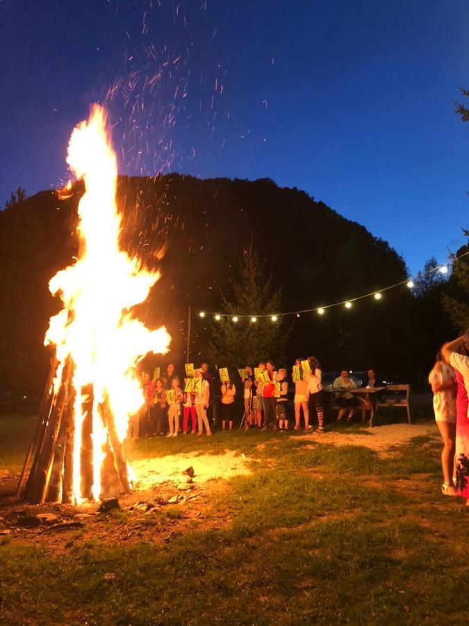 Complexul Turistic Cheile Butii Ξενοδοχείο Cîmpu lui Neag Εξωτερικό φωτογραφία